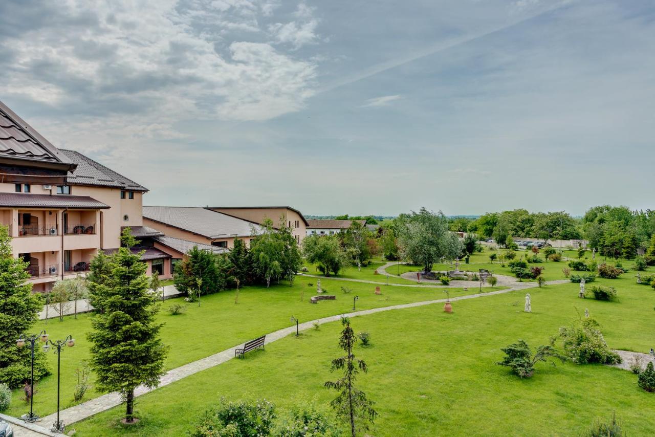 Club Insieme Grand Resort Potlogi Exterior photo
