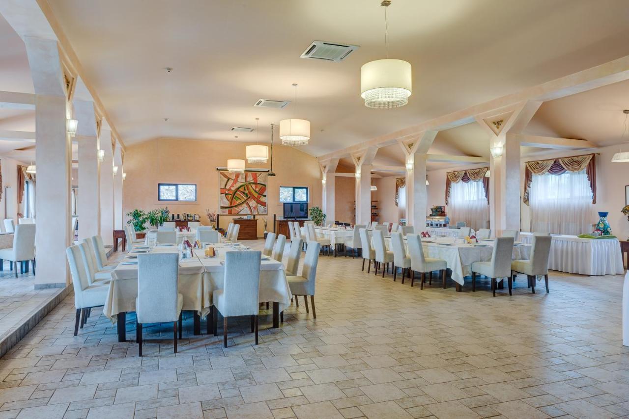 Club Insieme Grand Resort Potlogi Exterior photo