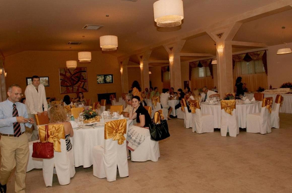 Club Insieme Grand Resort Potlogi Exterior photo