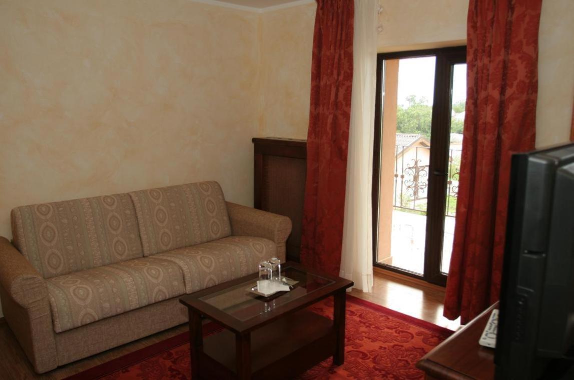 Club Insieme Grand Resort Potlogi Room photo