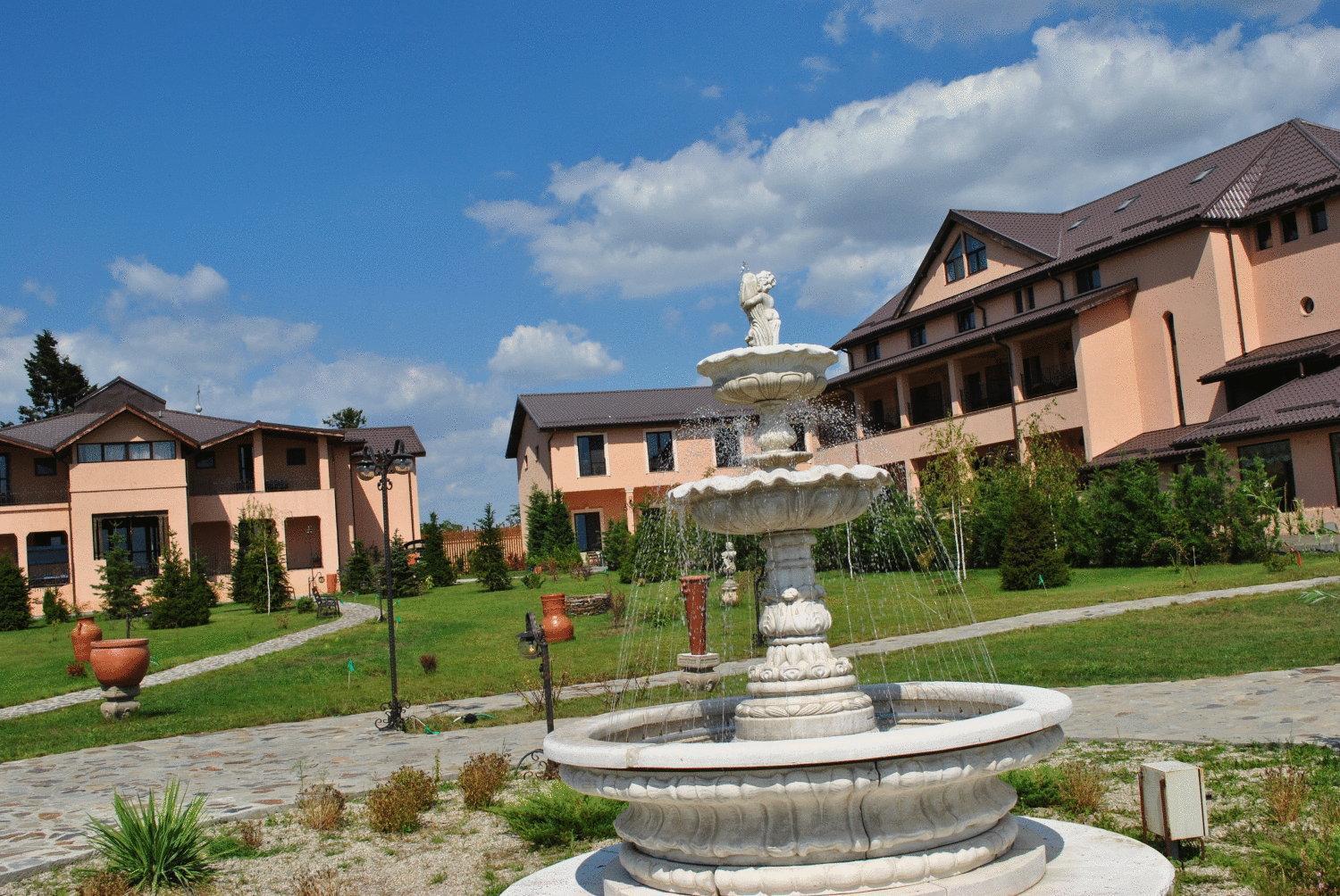 Club Insieme Grand Resort Potlogi Exterior photo