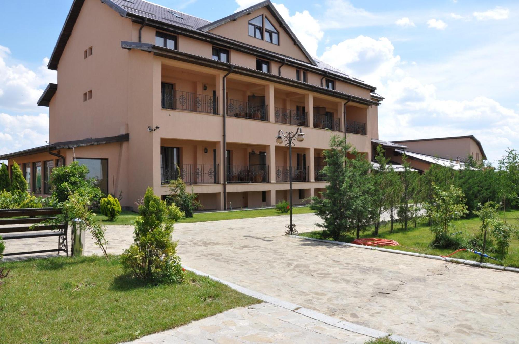 Club Insieme Grand Resort Potlogi Exterior photo