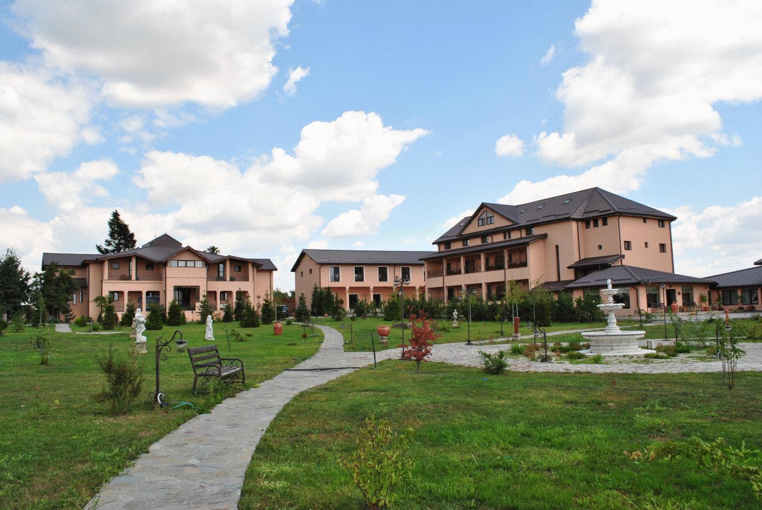 Club Insieme Grand Resort Potlogi Exterior photo