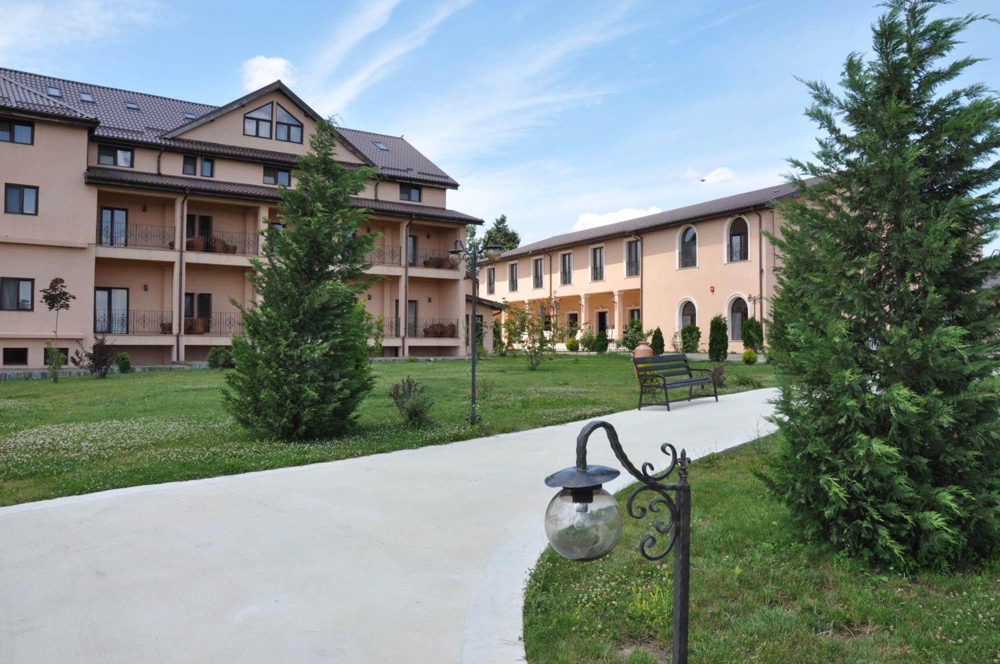 Club Insieme Grand Resort Potlogi Exterior photo
